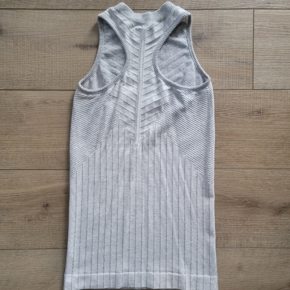 Athleta Women's Gray Sojourn Seamless Racerback High Neck Ribbed Tank Top Small - Picture 9 of 9